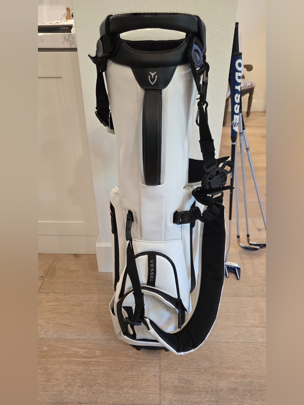 Callaway REVA Vessel Women's 7 Club Set Graphite Ladies Flex Right
White/Black